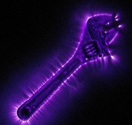 Llave inglesa con aura.