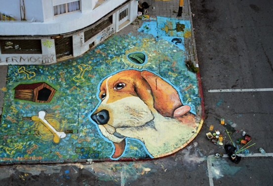 Intervenci&oacute;n callejera del artista Lucas Butler y colaboradores